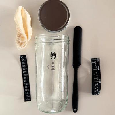 Simpel Surdej starter jar with sourdough